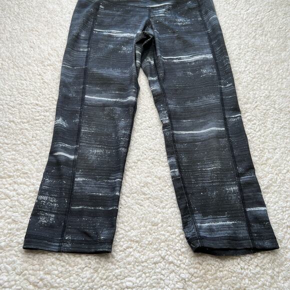 Old Navy Cropped Gray Black Leggings Small - Picture 4 of 9